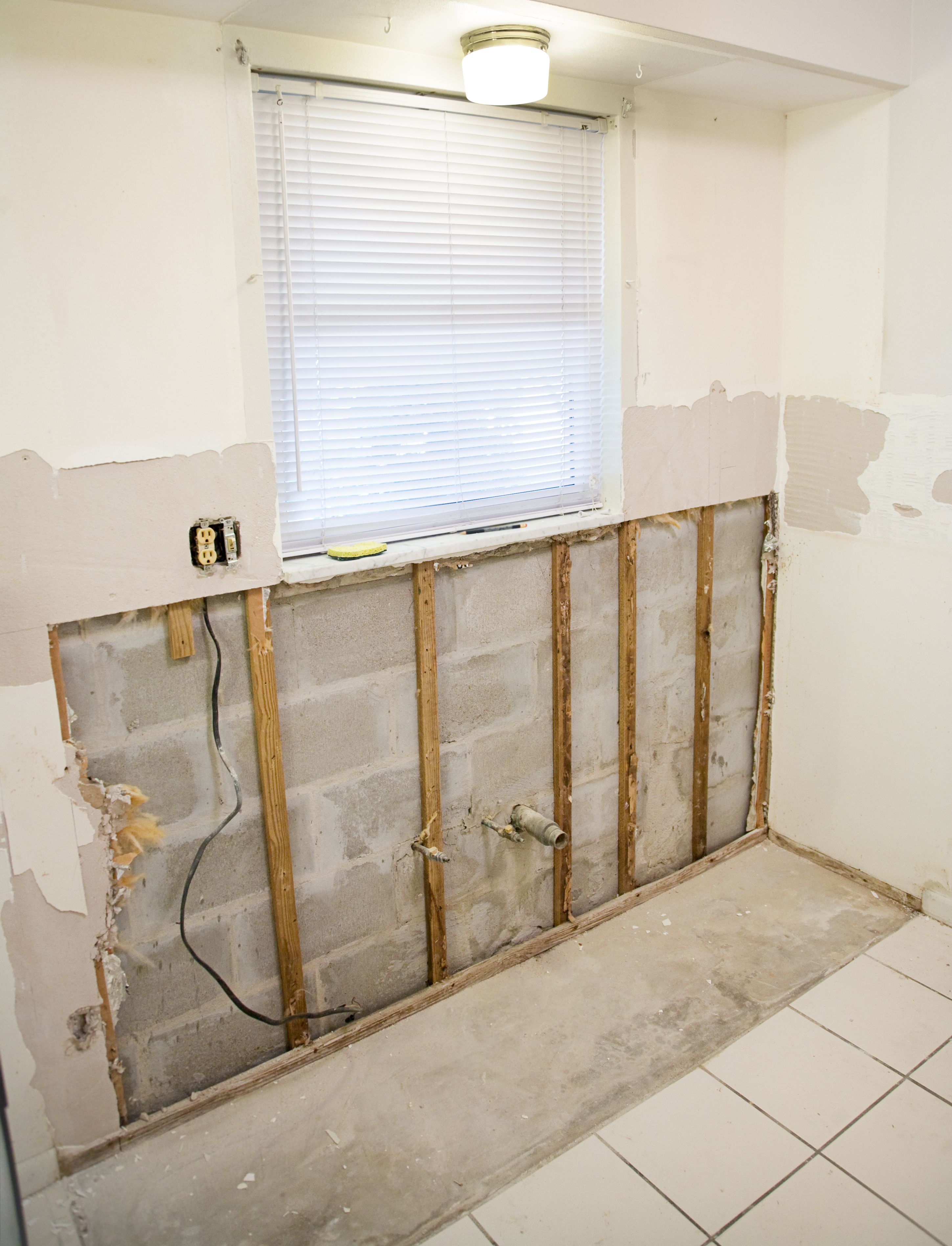 Damp Proofing Walls – Should You DIY Or Hire A Professional?